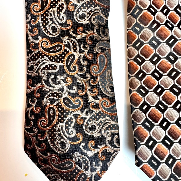 Four Men's 100% Silk Ties Platinum Designs, Jones NY, Etc. - Picture 2 of 9